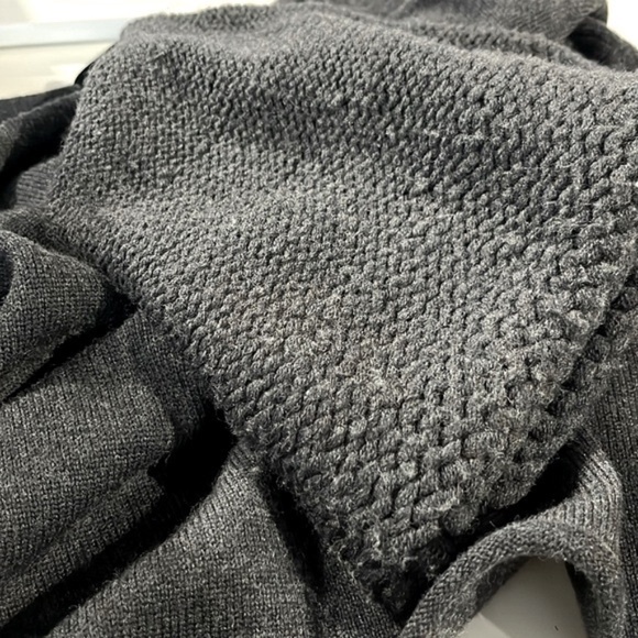 Co PF/15 Grey Cropped Bell-Sleeve Wool Pullover - Picture 6 of 8